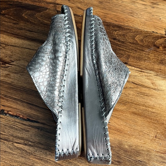 La Plume Jen Rhinestone Leather Slide 39 Silver Like New - Picture 5 of 10